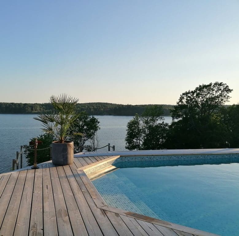 Sommarvärme och hopp om återgång till det nya normala
